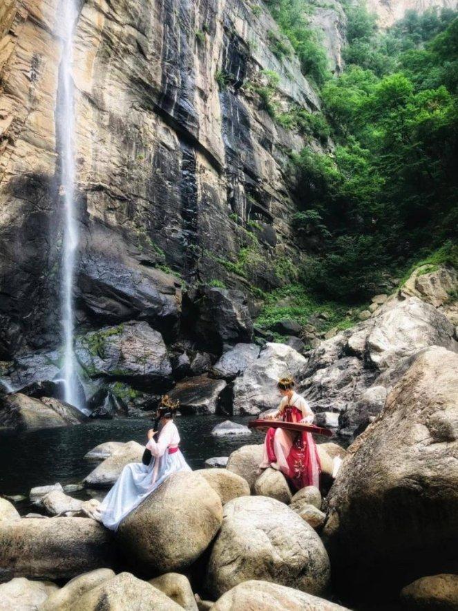 逃出平静乡村